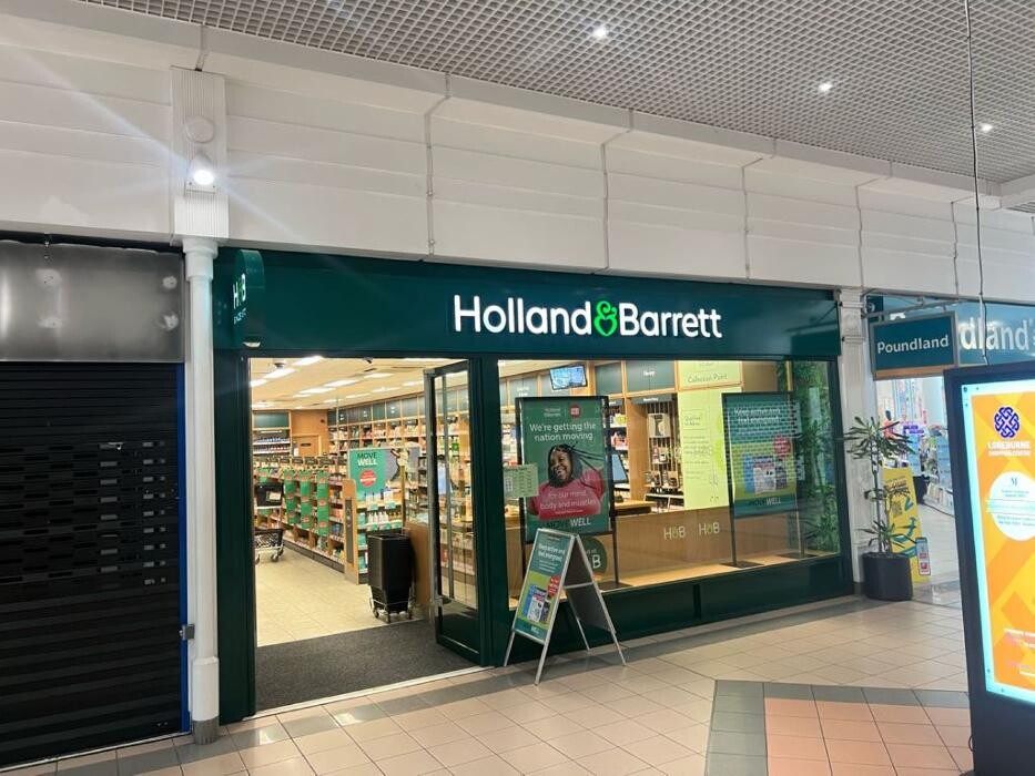 Images Holland & Barrett - Dumfries