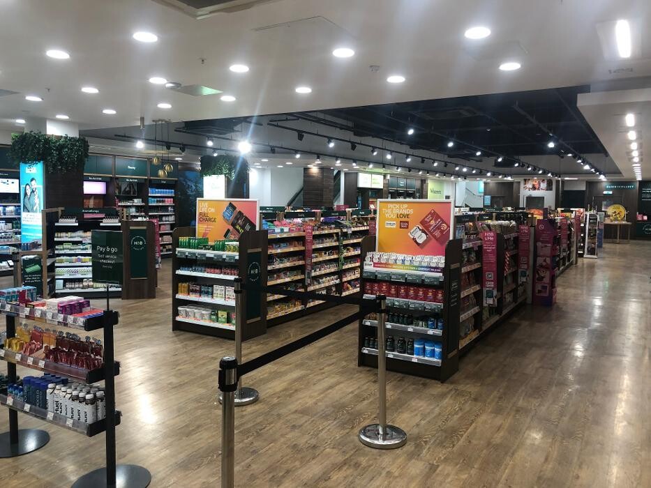 Images Holland & Barrett - Manchester Market Street