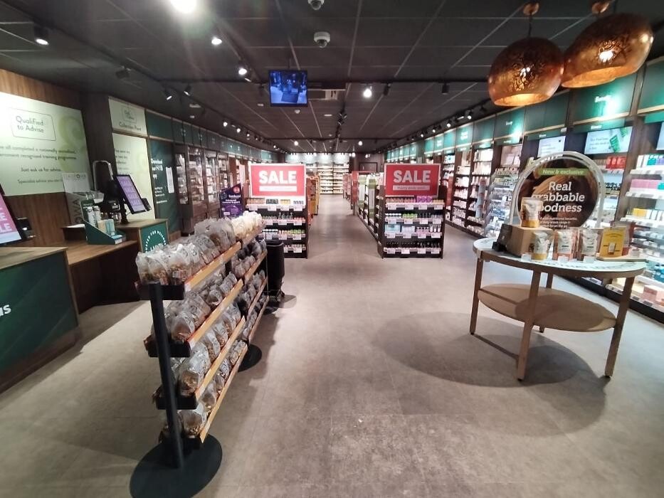 Images Holland & Barrett - Wolverhampton