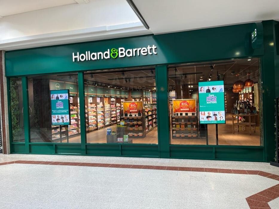 Images Holland & Barrett - Stratford East London