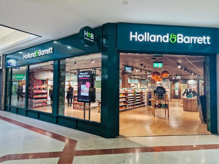 Images Holland & Barrett - Stratford East London