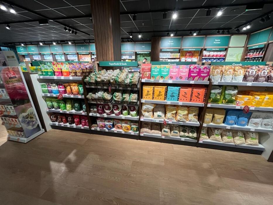 Images Holland & Barrett - Stratford East London