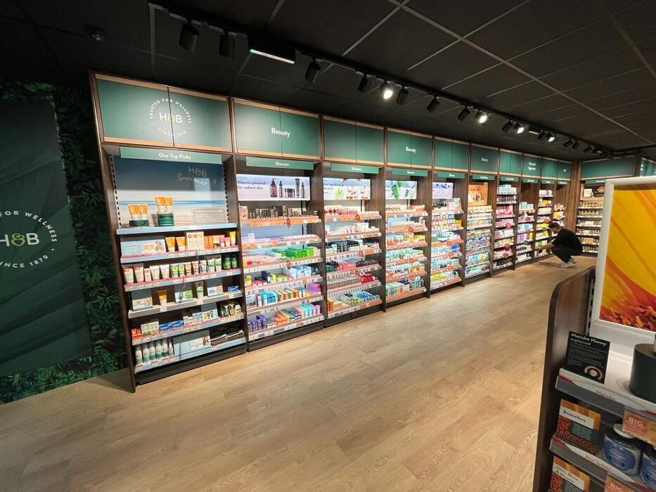 Images Holland & Barrett - Stratford East London