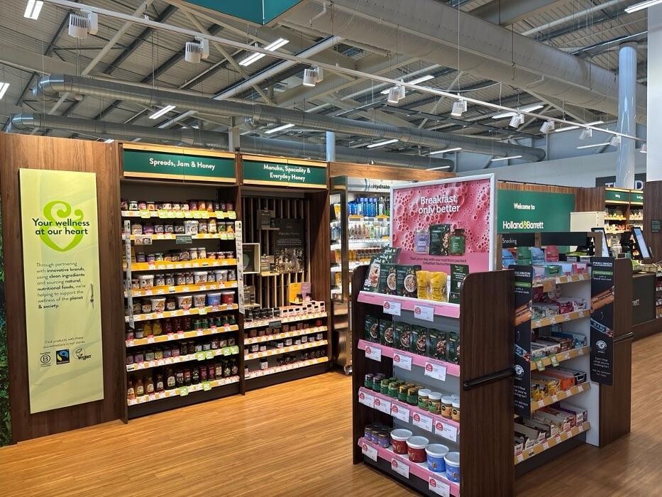 Images Holland & Barrett - Newport Spytty Tesco