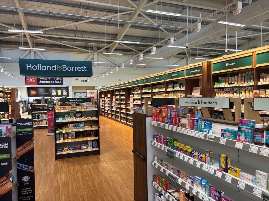 Images Holland & Barrett - Newport Spytty Tesco