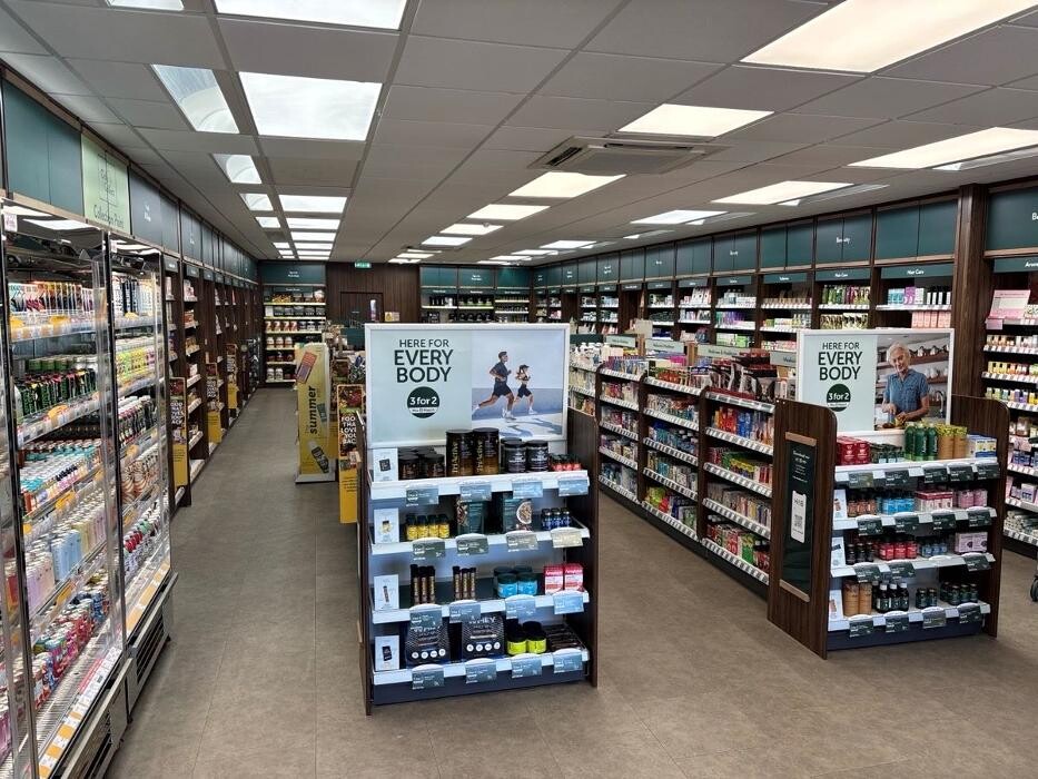 Images Holland & Barrett - Longbridge