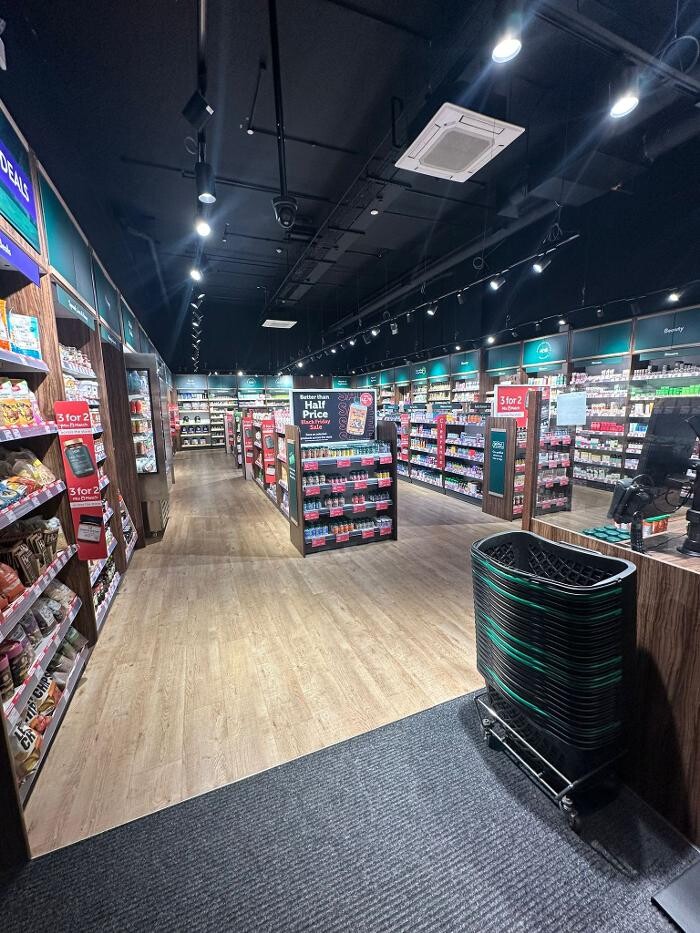 Images Holland & Barrett - Wembley Outlet