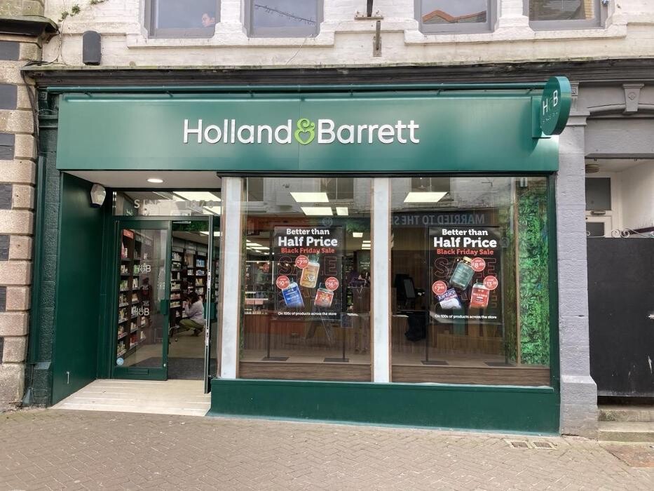 Images Holland & Barrett - Newquay