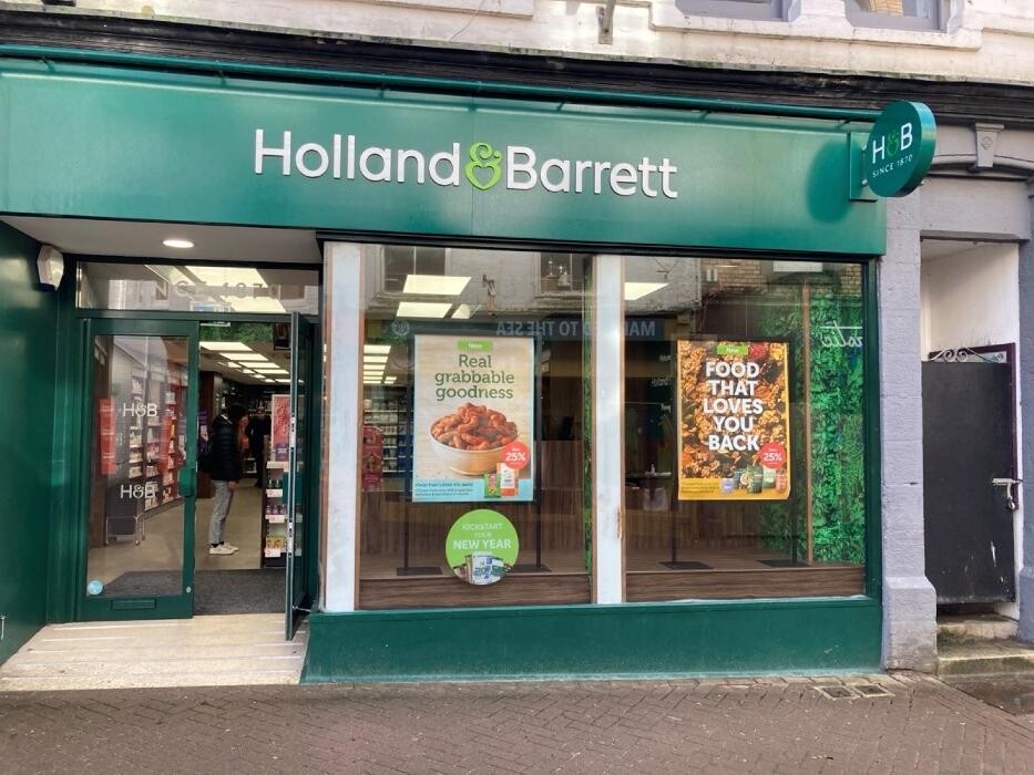 Images Holland & Barrett - Newquay