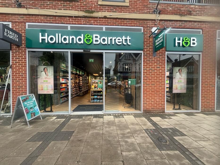 Images Holland & Barrett - Cobham