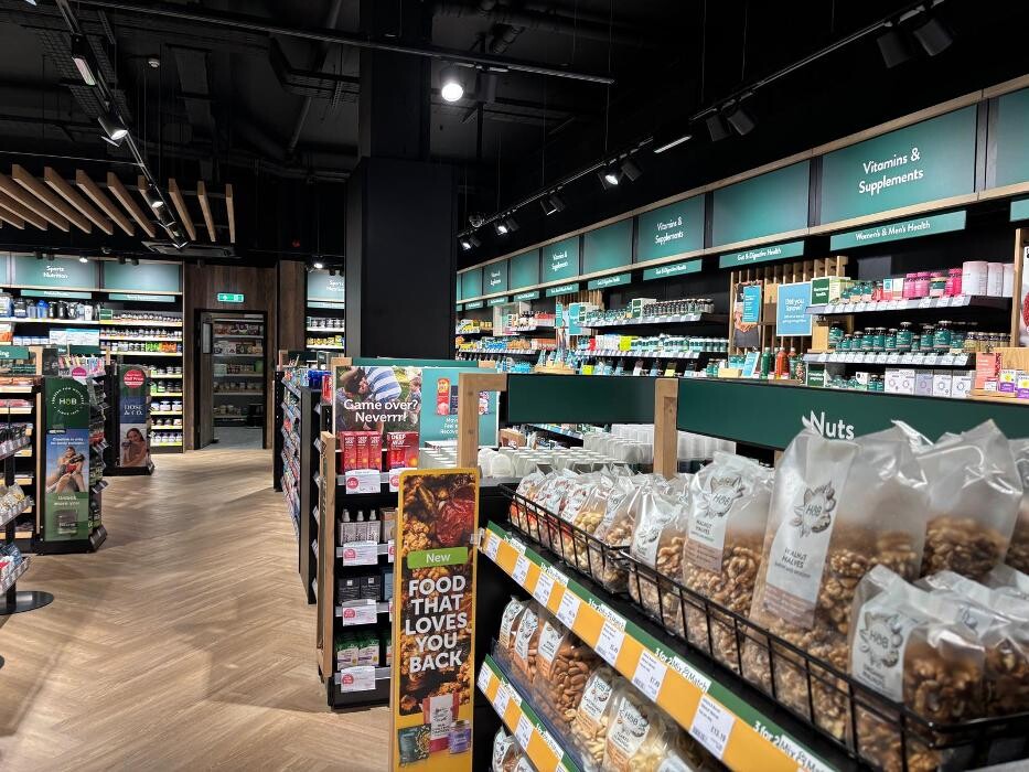 Images Holland & Barrett - Cobham