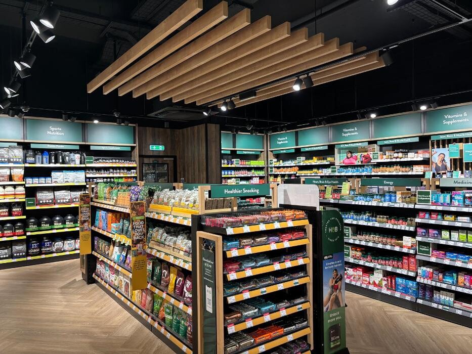 Images Holland & Barrett - Cobham