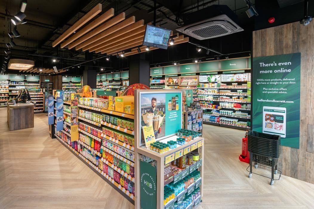 Images Holland & Barrett - Cobham