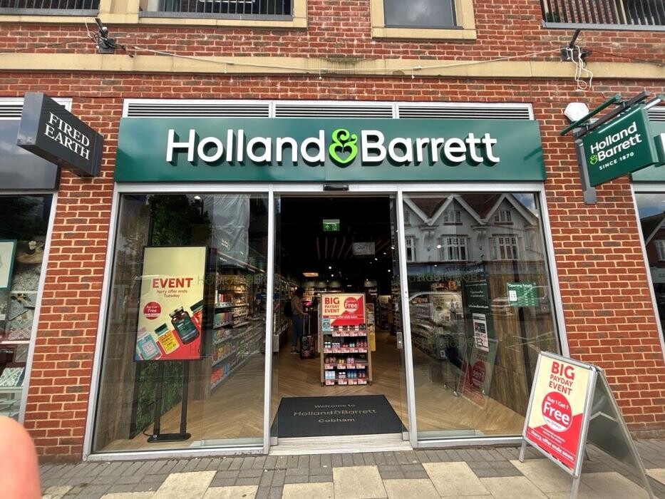 Images Holland & Barrett - Cobham