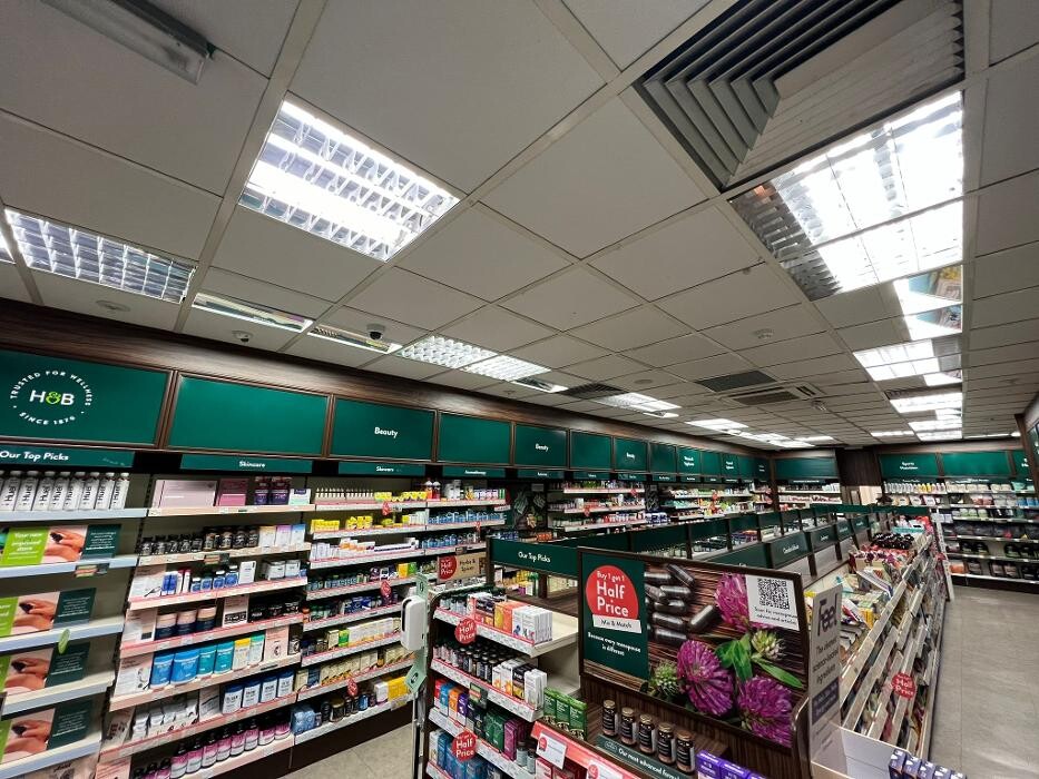 Images Holland & Barrett - Staines