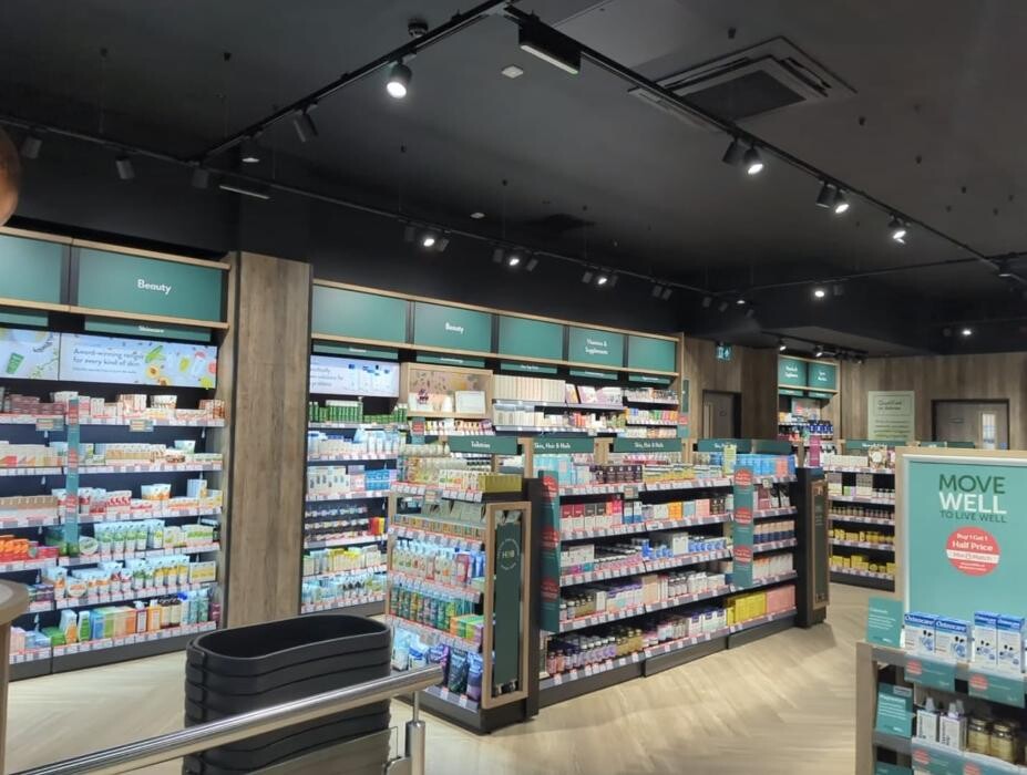 Images Holland & Barrett - Plymouth