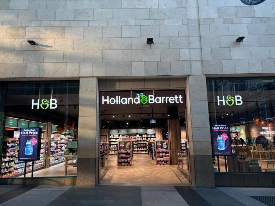 Images Holland & Barrett - Plymouth