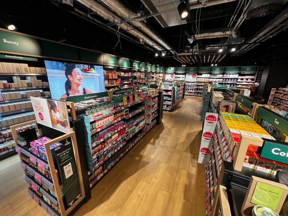 Images Holland & Barrett - Edinburgh St James Quarter