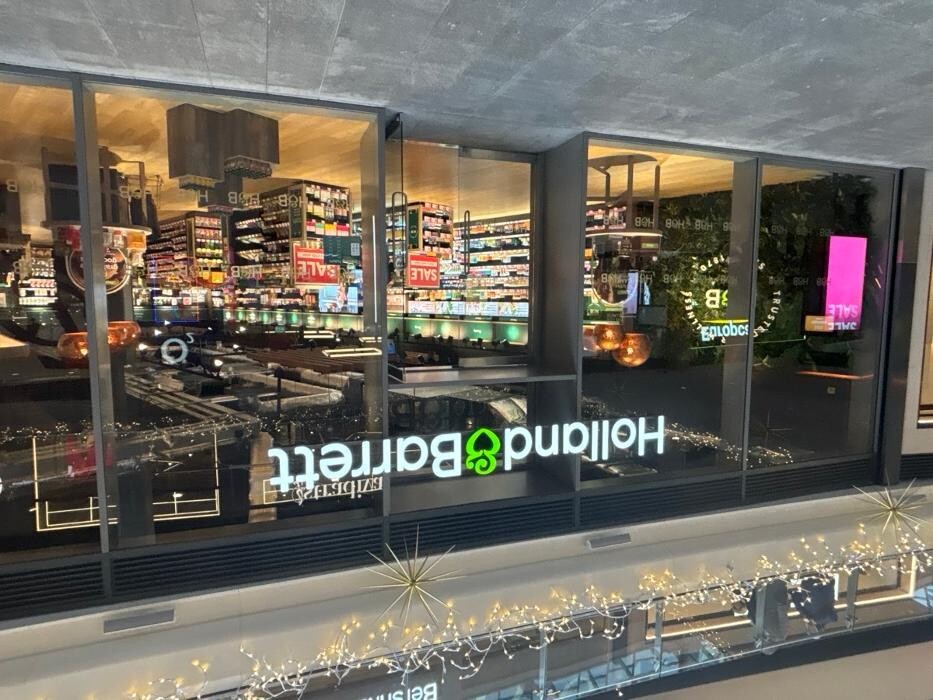 Images Holland & Barrett - Edinburgh St James Quarter