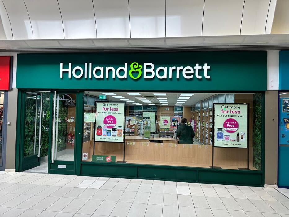 Images Holland & Barrett - Cameron Toll