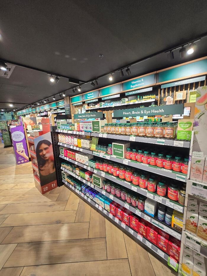 Images Holland & Barrett - Trafford Centre