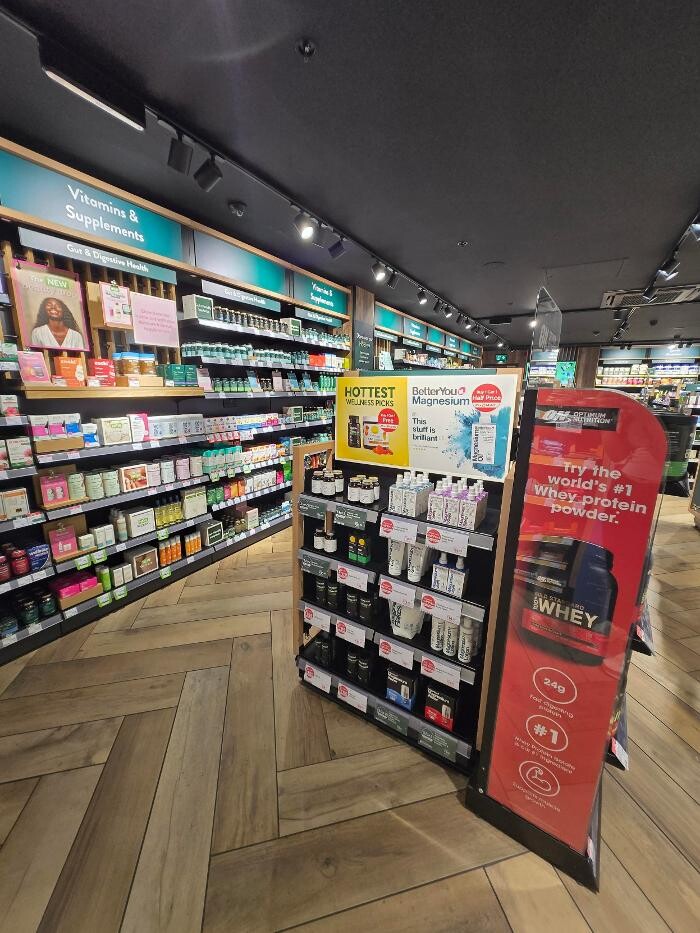 Images Holland & Barrett - Trafford Centre