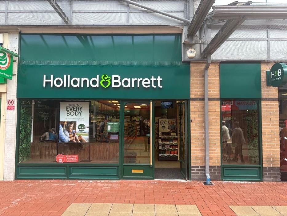 Images Holland & Barrett - Ashton Under Lyne