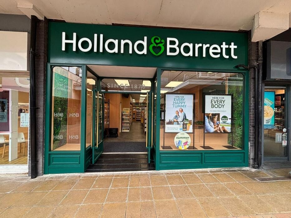 Images Holland & Barrett - Burnley