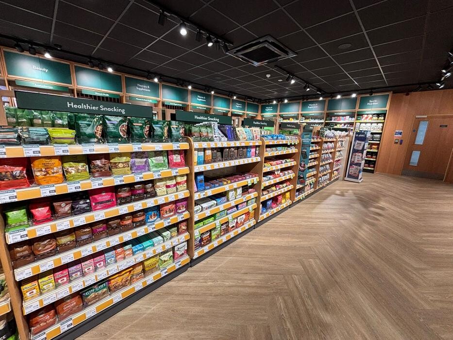 Images Holland & Barrett - Westwood Cross