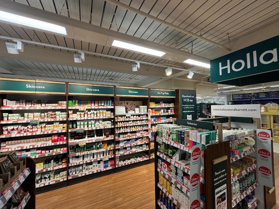 Images Holland & Barrett - Telford Tesco