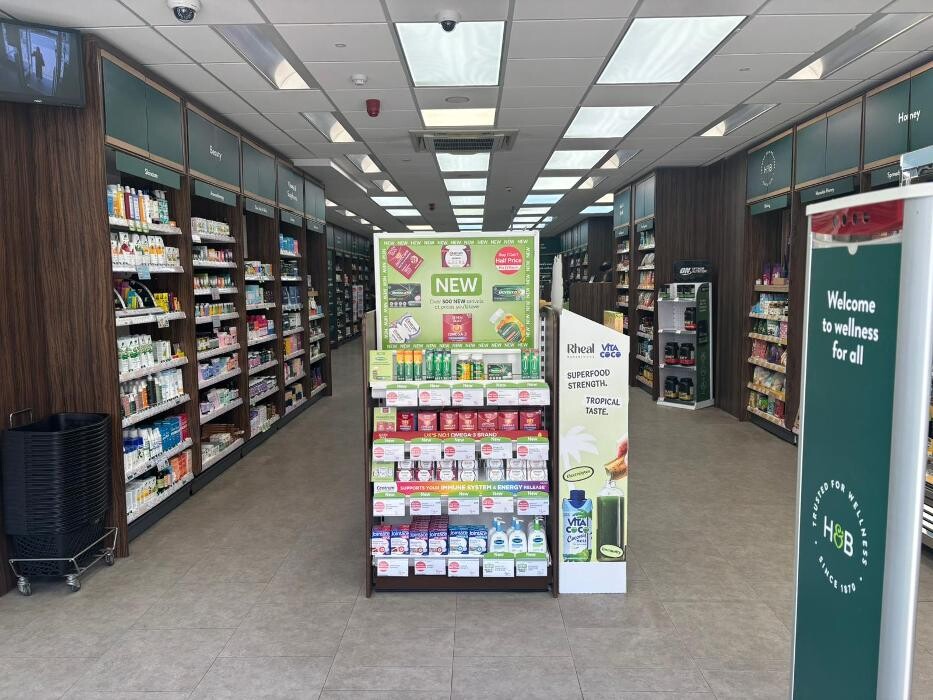 Images Holland & Barrett - Leamington Spa