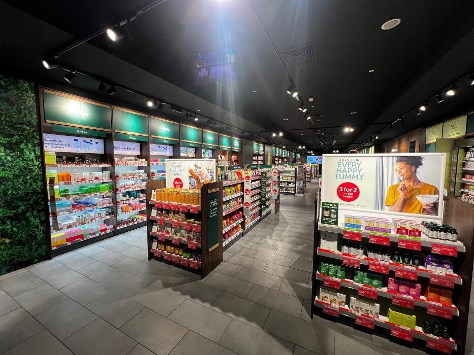 Images Holland & Barrett - Canary Wharf Jubilee