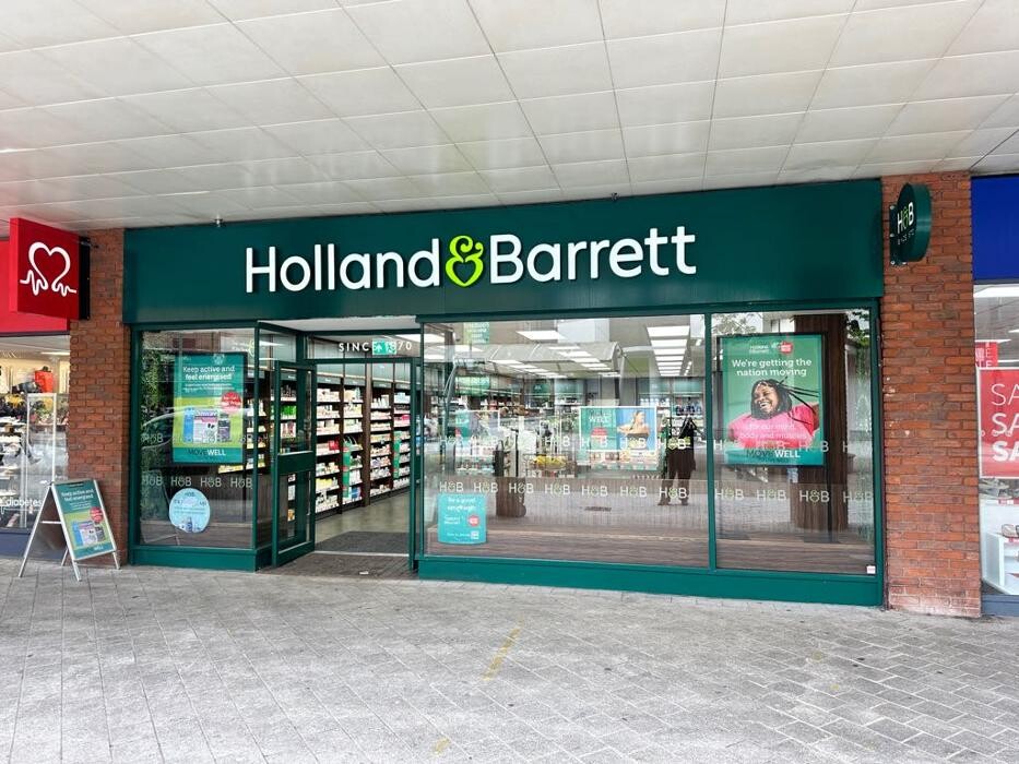 Images Holland & Barrett - Redhill