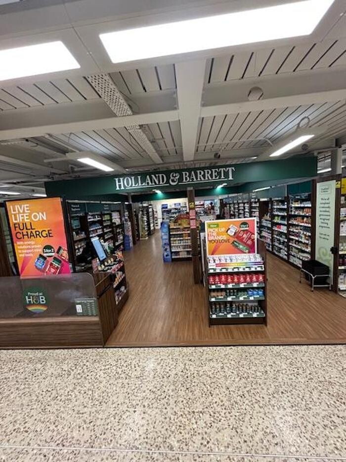 Images Holland & Barrett - Gatwick Tesco