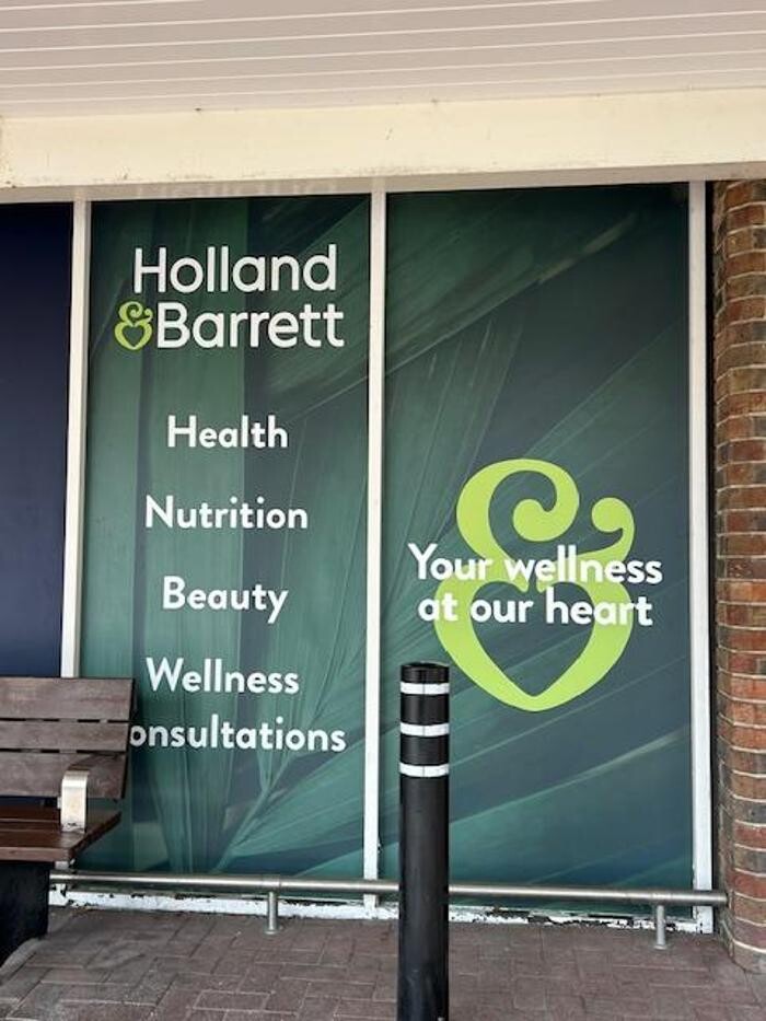 Images Holland & Barrett - Gatwick Tesco