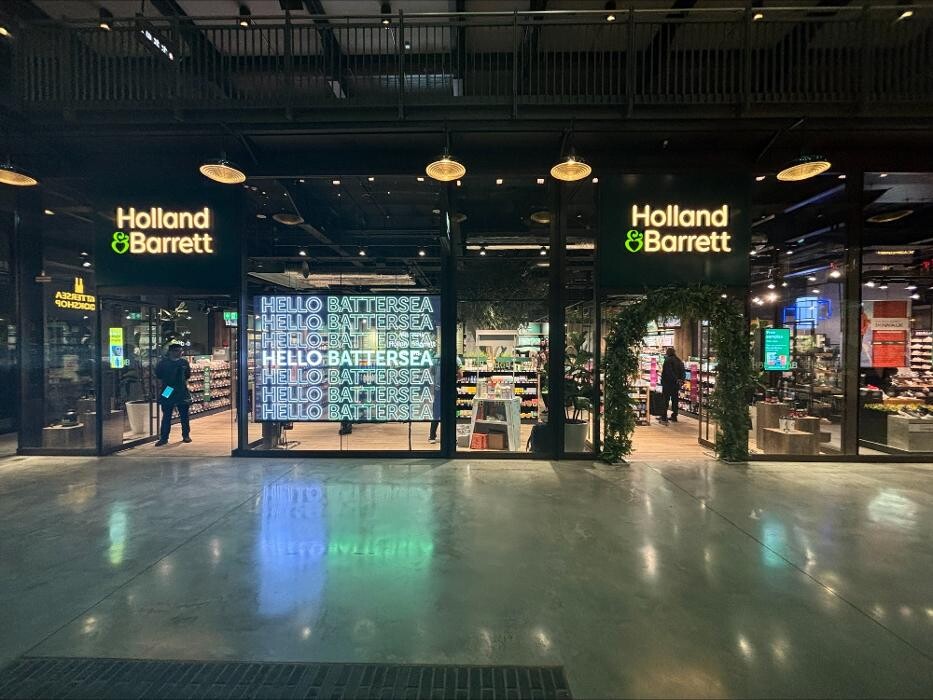 Images Holland & Barrett - Battersea