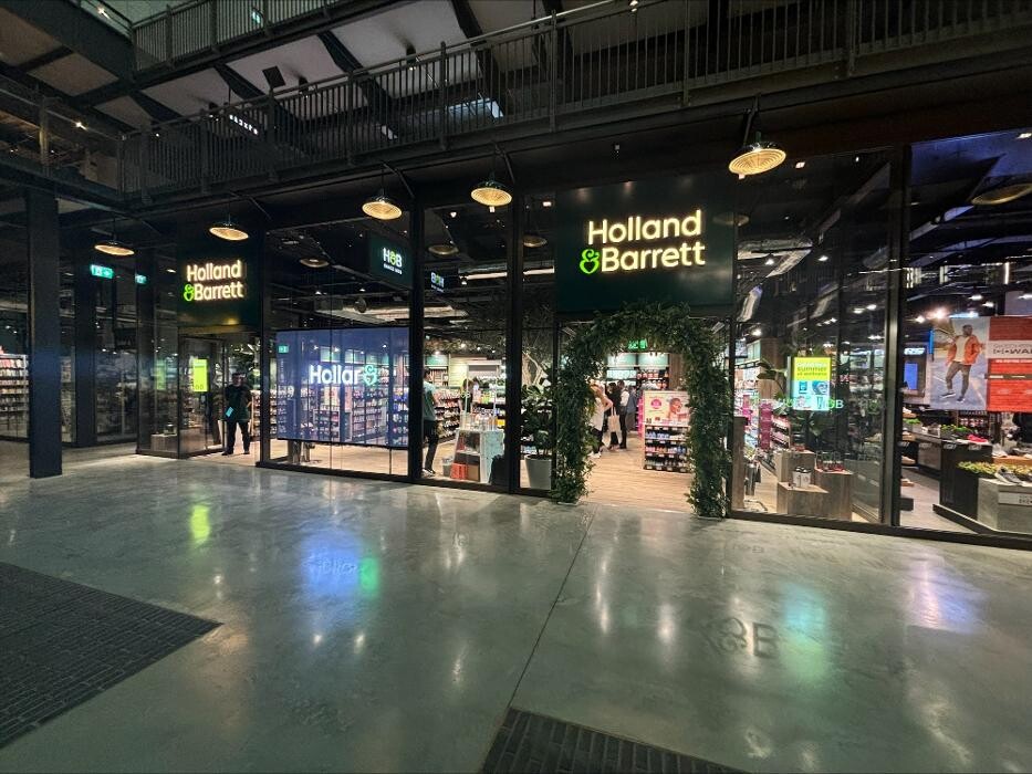 Images Holland & Barrett - Battersea