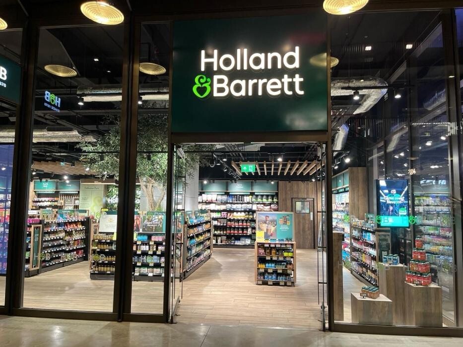 Images Holland & Barrett - Battersea