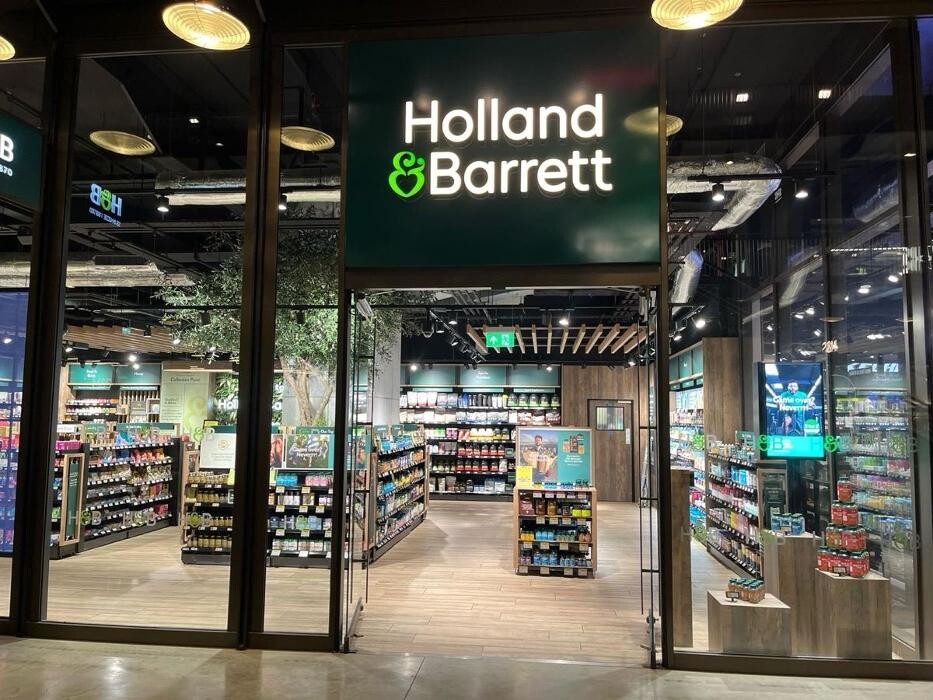 Images Holland & Barrett - Battersea