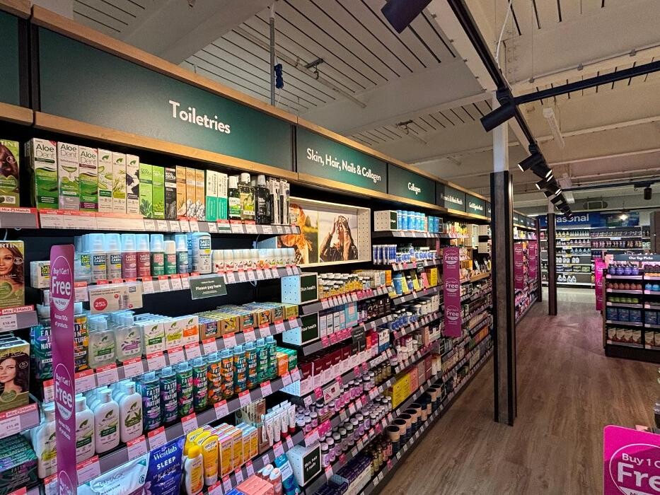 Images Holland & Barrett - Hucknall Tesco