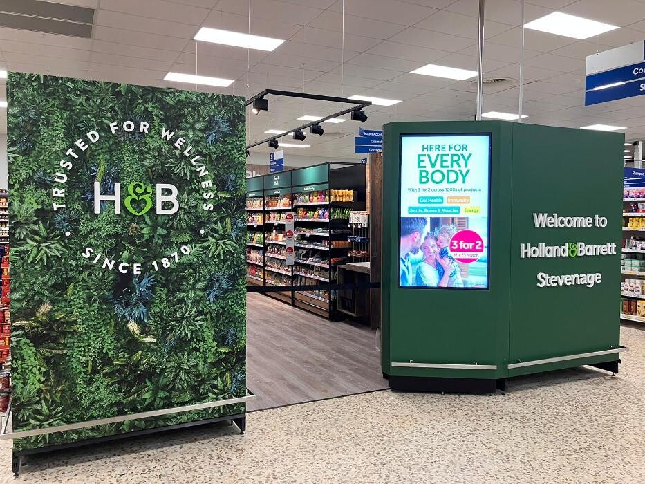 Images Holland & Barrett - Stevenage Tesco