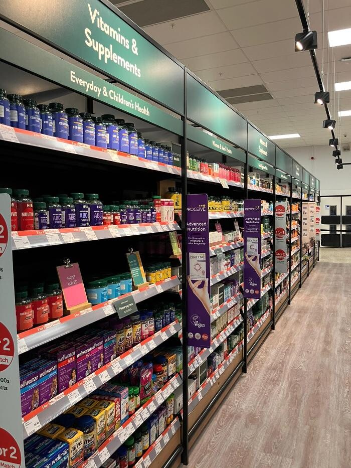 Images Holland & Barrett - Stevenage Tesco