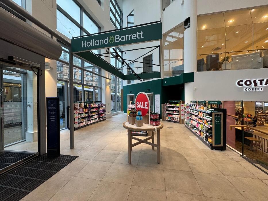 Images Holland & Barrett - Manchester Arndale Next