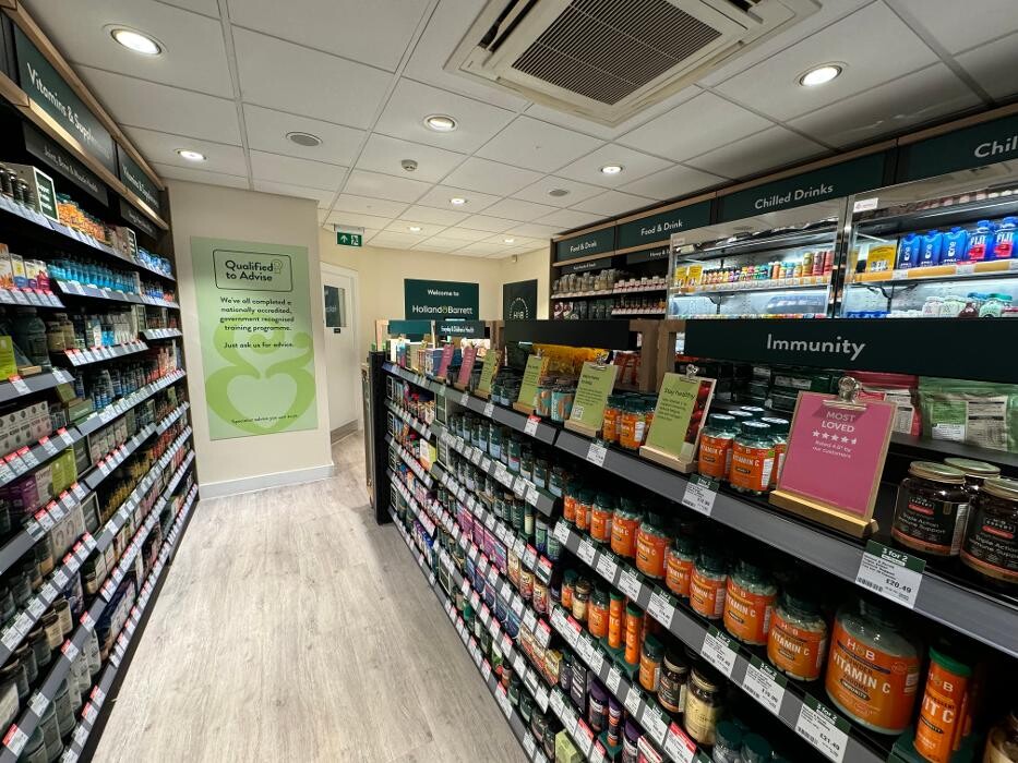 Images Holland & Barrett - Glasgow Station