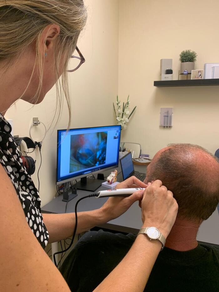 Images Amplify Hearing