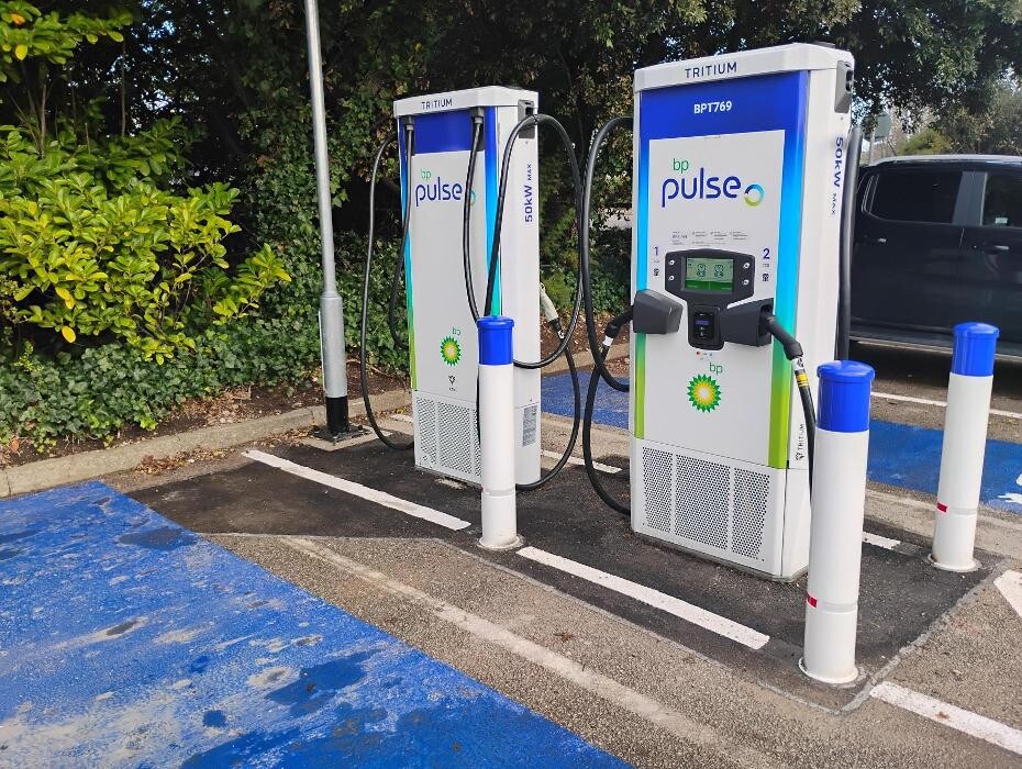 Images bp pulse Charging Station