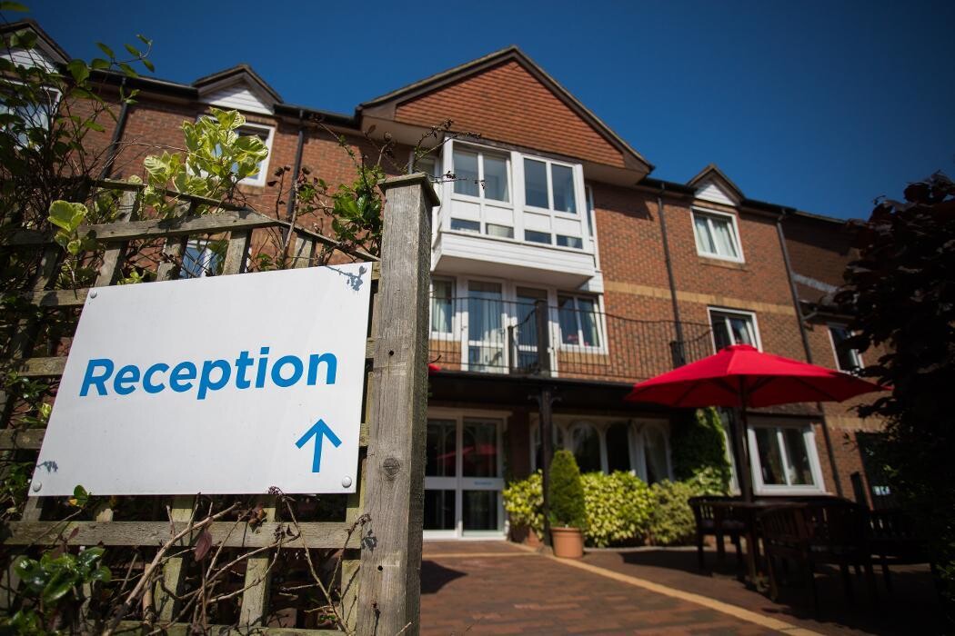 Images Queensmount Care Home - Bupa