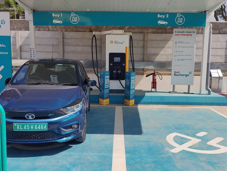 Images Shell Recharge Charging Station