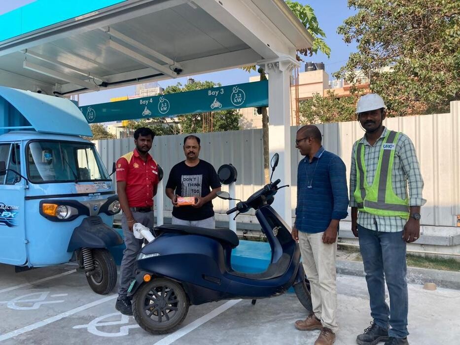 Images Shell Recharge Charging Station