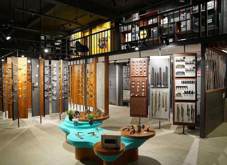 Images SHP Hardware Studio